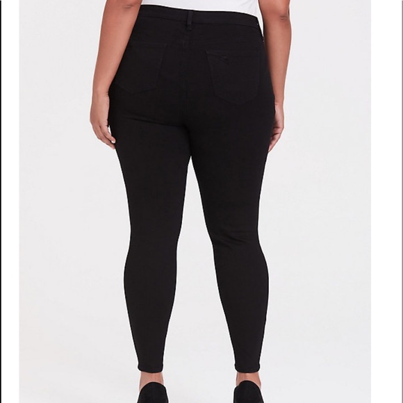 Torrid Sky High Black Skinny Destructed Jeans 20 - Picture 3 of 4